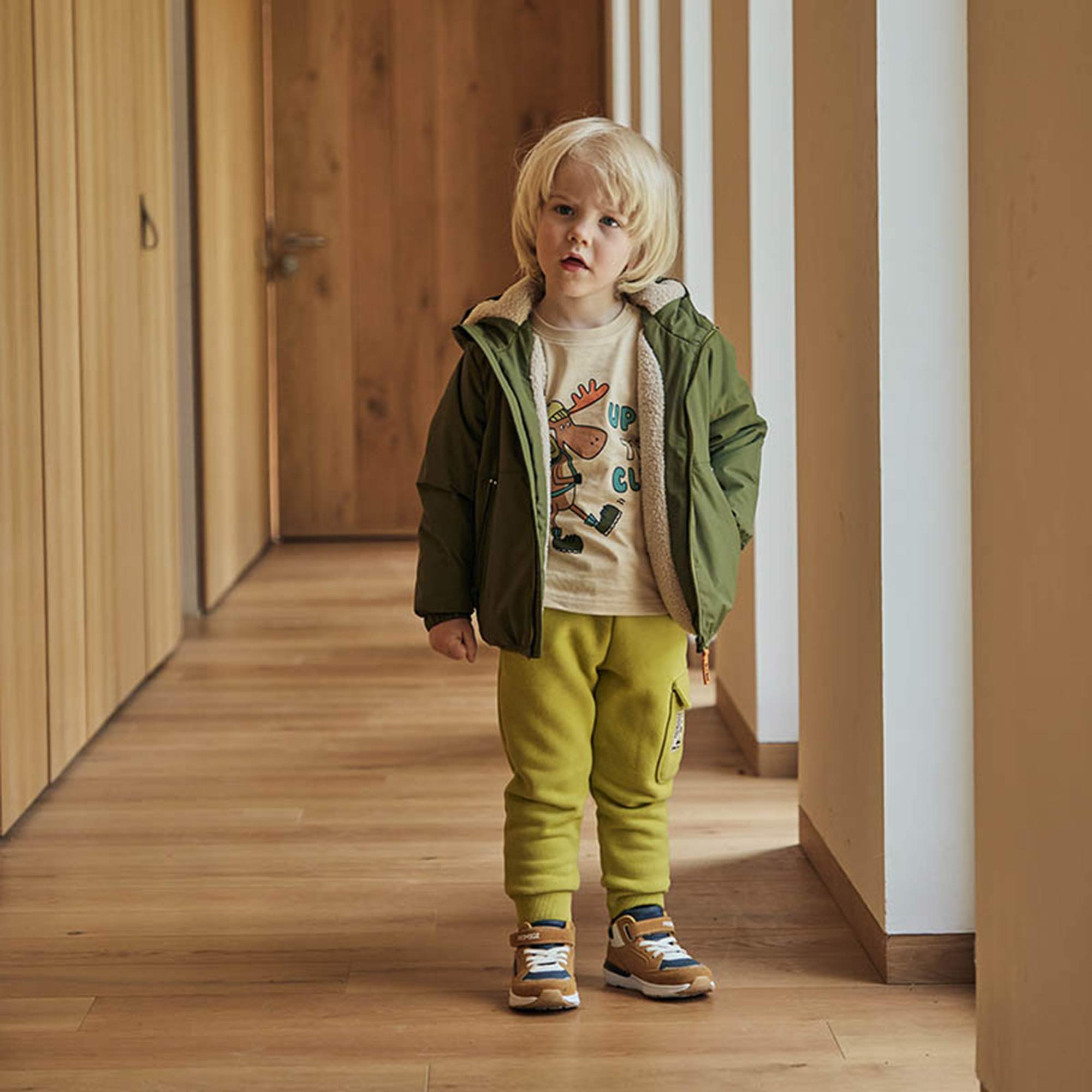Giubbino con cappuccio da bambino verde