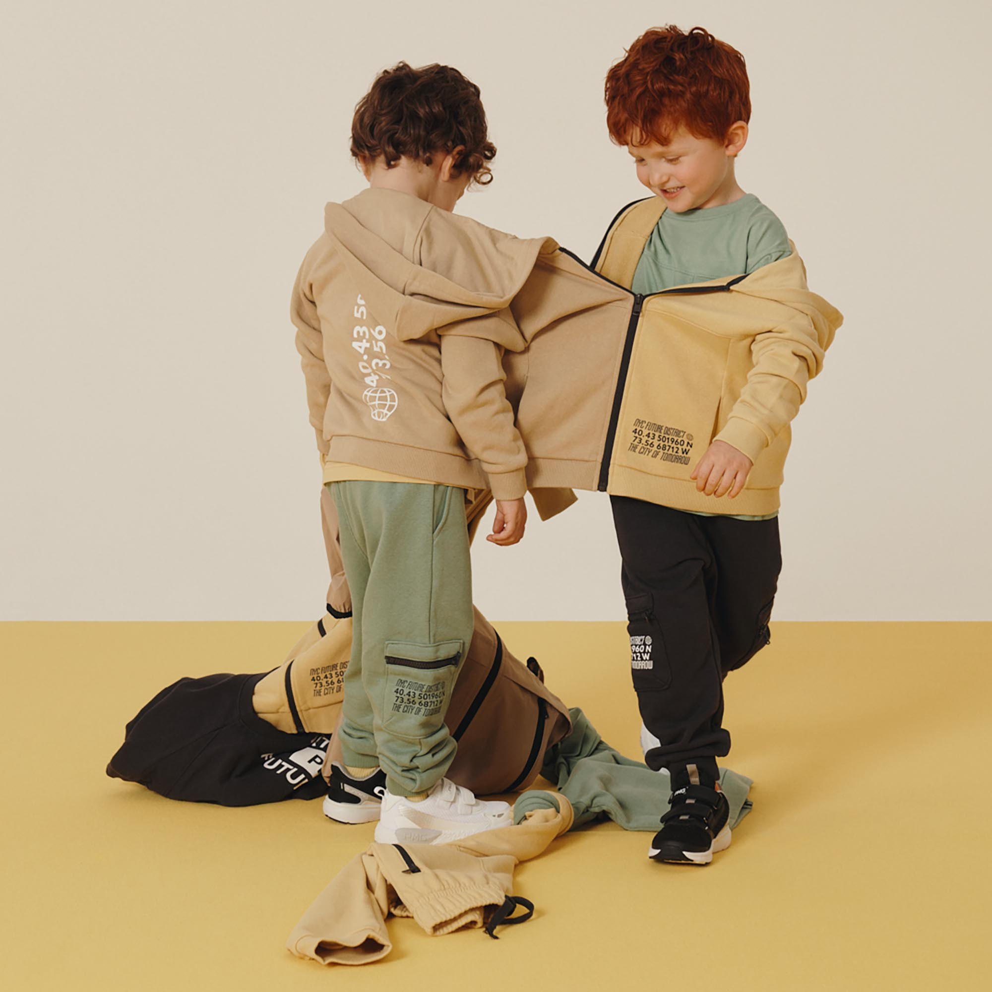 Pile ouvert avec capuchon pour garçon, jaune