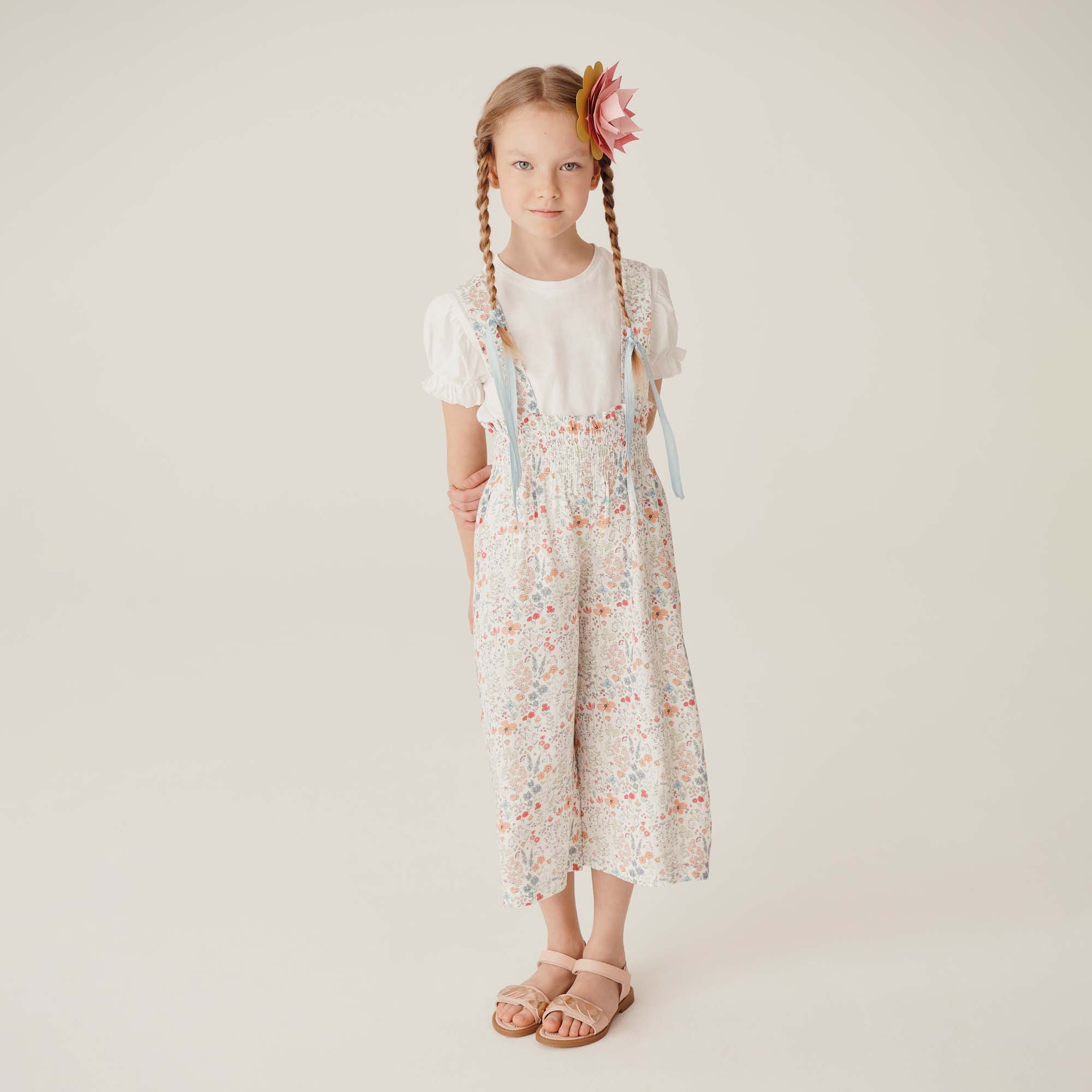 Two-piece suit for girl, white