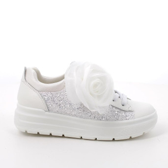 Chaussure pour fille blanc avec velcro Chaussure pour fille blanc avec velcro