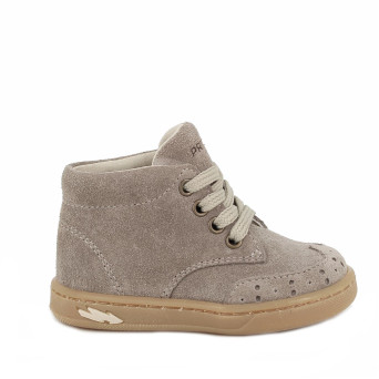 Scarpe da bambino beige con lacci Scarpe da bambino beige con lacci