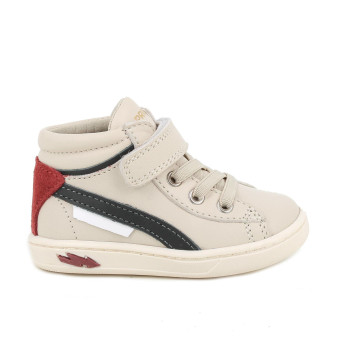 Chaussure pour garçon beige avec velcro Chaussure pour garçon beige avec velcro