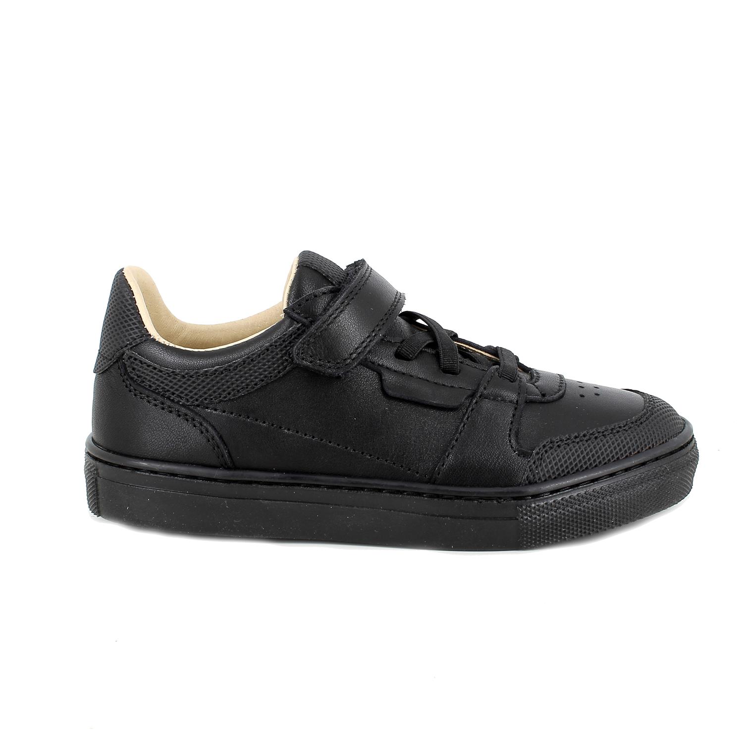 JUNGE&#x20;SNEAKER&#x20;SCHWARZ&#x20;MIT&#x20;VELCRO