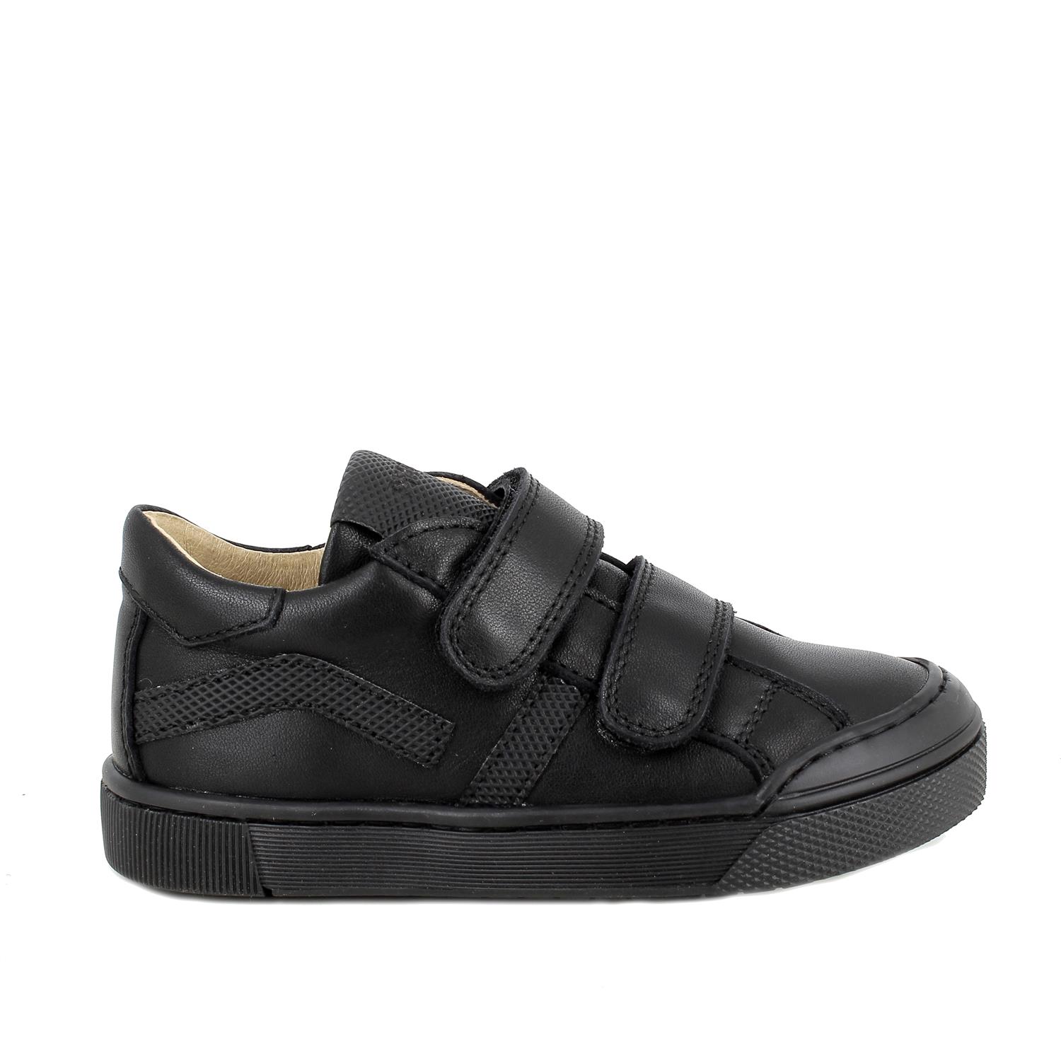 JUNGE&#x20;SNEAKER&#x20;SCHWARZ&#x20;MIT&#x20;VELCRO